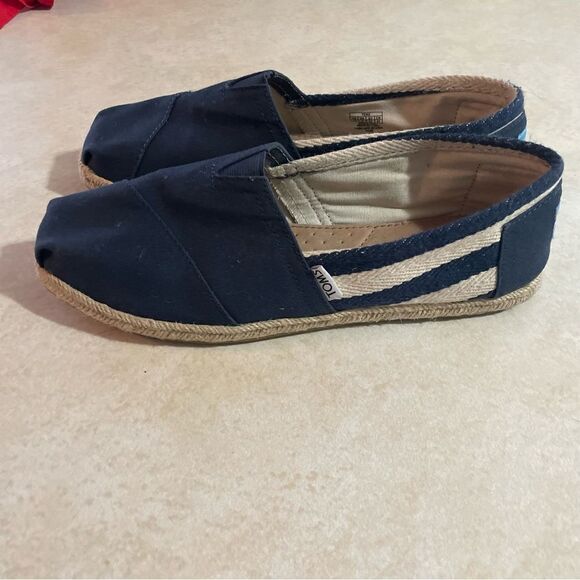 Tom’s Classics University shoes size 10 women’s Navy blue and white slip on - Picture 3 of 8